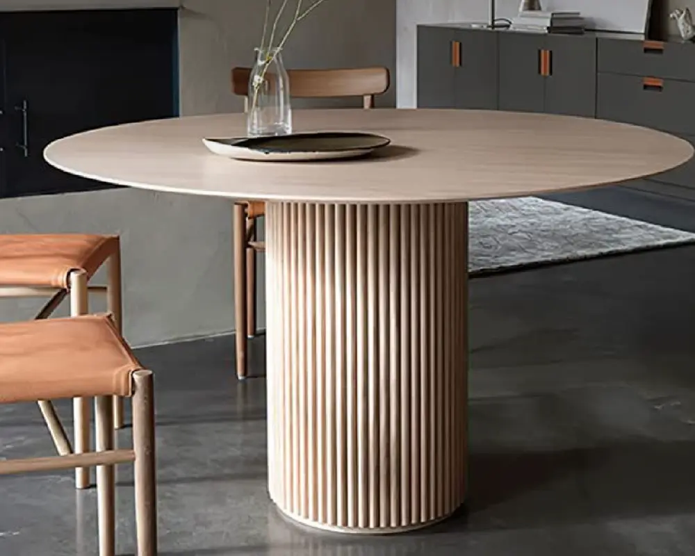 Table à manger ronde en travertin pied central strié | Serina