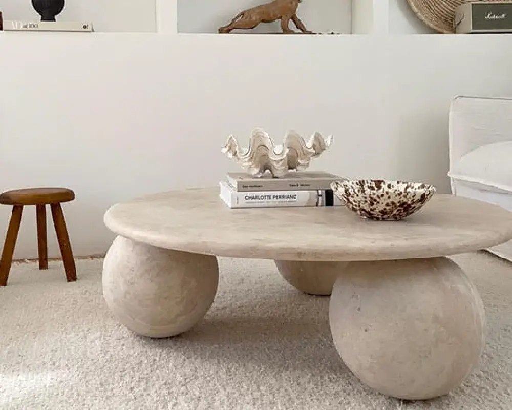 Table basse ronde en travertin 3 pieds sphériques | Olympe