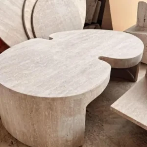 Table basse sculptée en travertin forme "8" | Ottavia