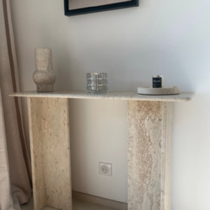 Console en travertin plateau fin 2 pieds en L | Orée